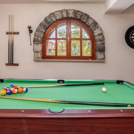 Vakantiehuis 6 Bedroom Cozy In Lovran