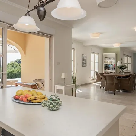 6 Bedroom Cozy In Vakantiehuis