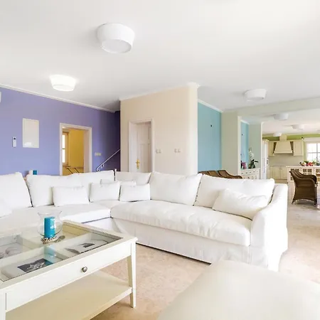 6 Bedroom Cozy In Vakantiehuis *