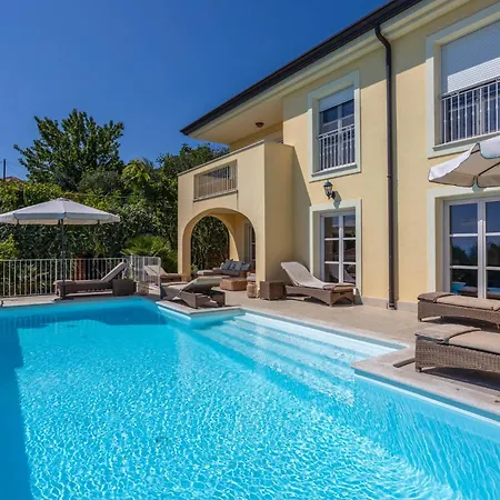 Case de vacanță Awesome In With Sauna Lovran