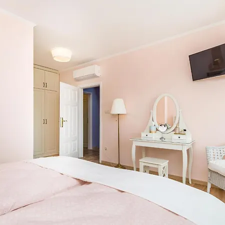 6 Bedroom Cozy In Vakantiehuis