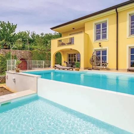 6 Bedroom Cozy In Vakantiehuis