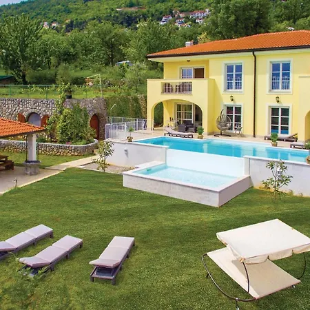 Vakantiehuis 6 Bedroom Cozy In