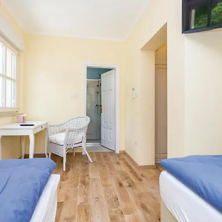 Awesome In With Sauna 펜션 로브란